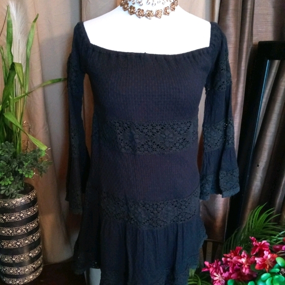 Stylish black off shoulder top - Picture 3 of 4